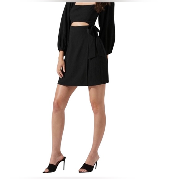 ASTR NWT Cutout Long Balloon Sleeve A-line Wrap Mini Dress in Black Size Small - Picture 6 of 15